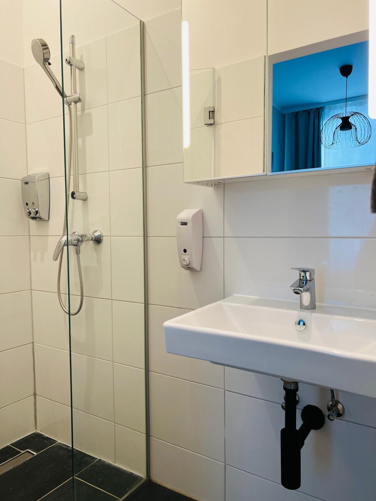 Modernes Kleines Mini Appartment Wina Bagian luar foto