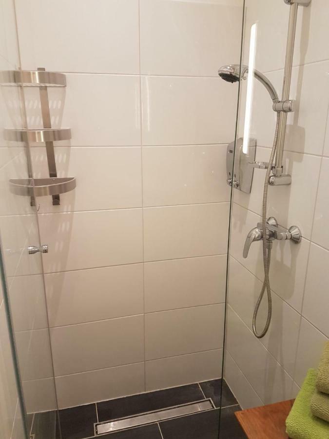 Modernes Kleines Mini Appartment Wina Bagian luar foto
